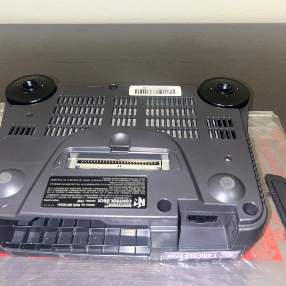 Nintendo 64 with Controllers & Adapter - Picture 11 of 12
